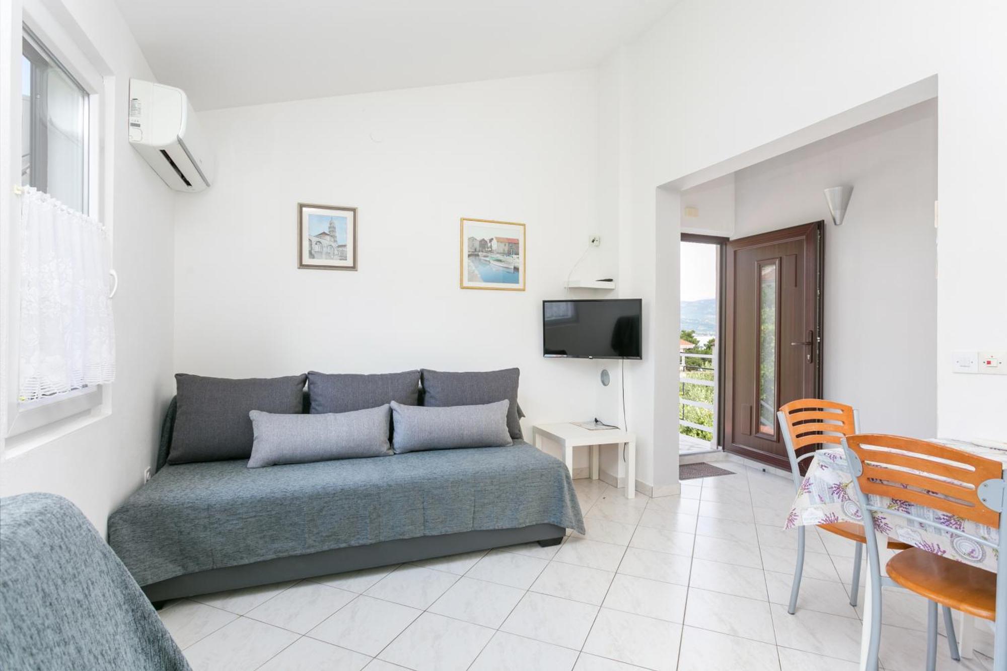 Apartments By The Sea Slatine, Ciovo - 6000 Quarto foto