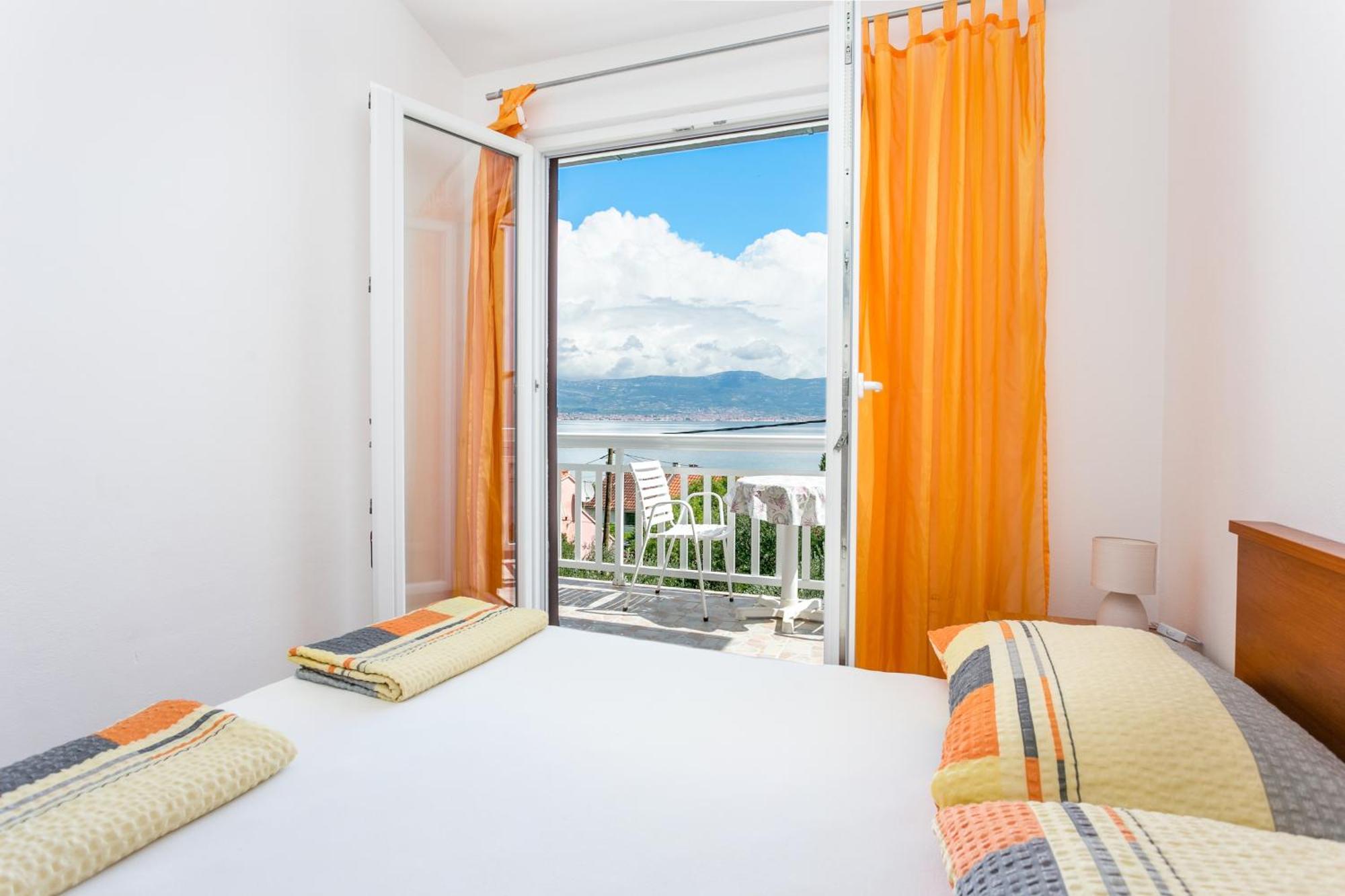 Apartments By The Sea Slatine, Ciovo - 6000 Quarto foto